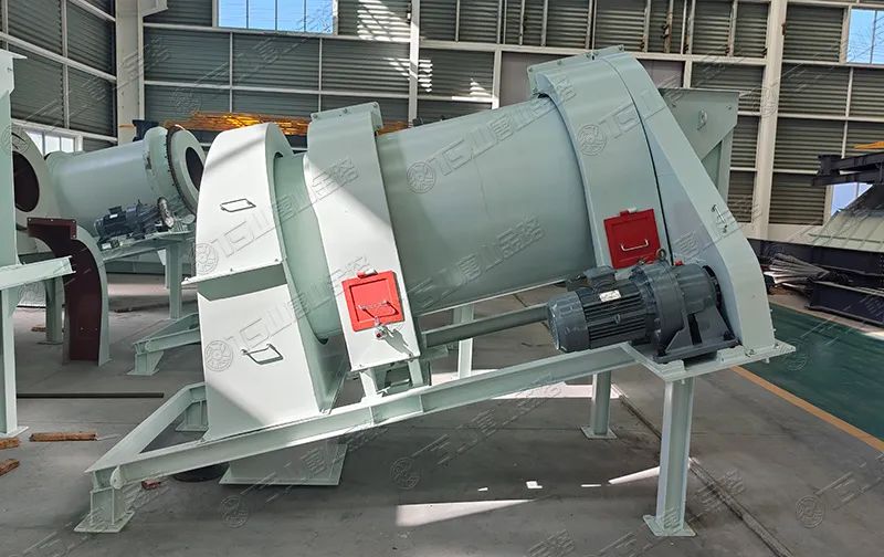 機(jī)制砂防離析、防揚(yáng)塵，有經(jīng)驗(yàn)的砂廠都在用加濕拌和機(jī)